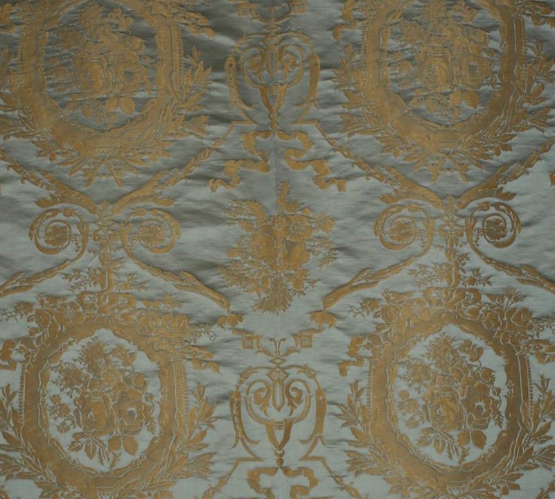 Patterned satin fabric